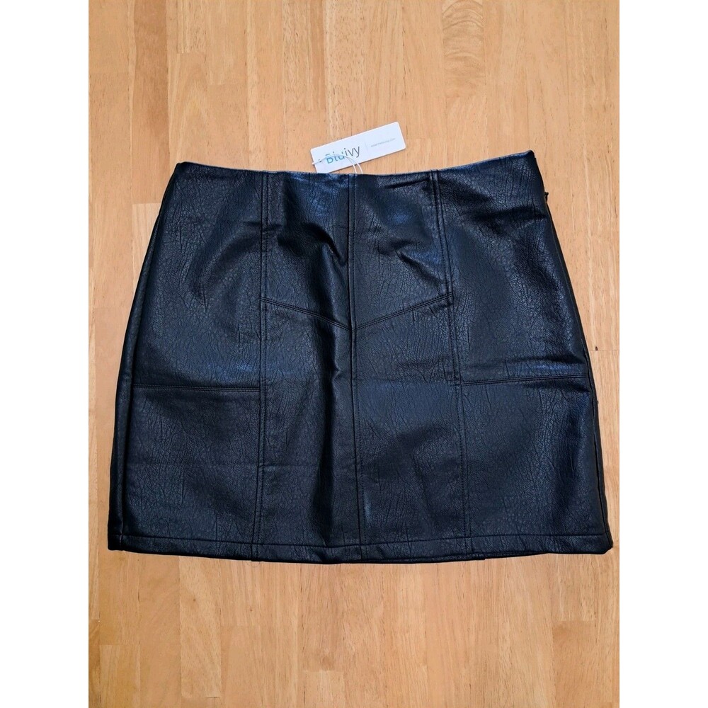 Bluivy "Layla" Vegan Faux Leather Mini Skirt Black Size Medium NWT